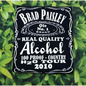 Brad Paisley H2O Tour 2010 T-shirt size Small